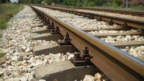 Локомотив излезе от релсите край Сопот