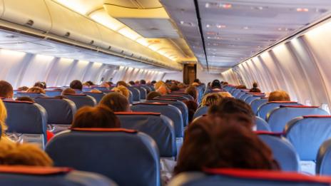 Ryanair няма да лети, ако се въведе социална дистанция в самолетите  