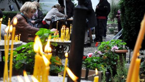 Задържаха банда тийнейджъри, разбивали и обирали параклиси