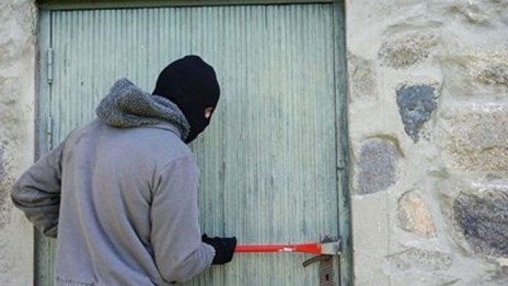 Спипаха двама крадци, задигнали техника и инструменти във Варна