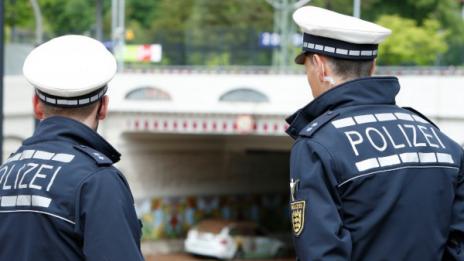 Германски полицаи доставиха пици след катастрофа 