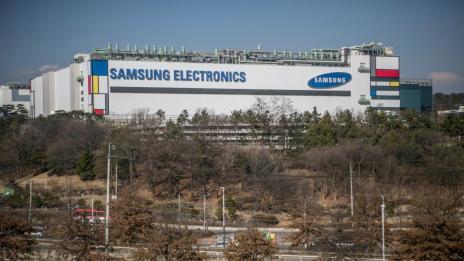 Samsung и LG затвориха заводите си в Южна Корея  