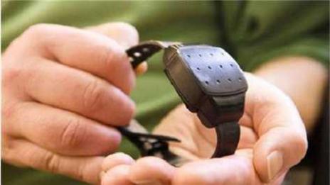 Ще следят осъдени с е-гривни