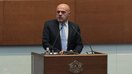 Томислав Дончев за „Лукойл“: Бурята по-скоро е отминала, но все още има рискове