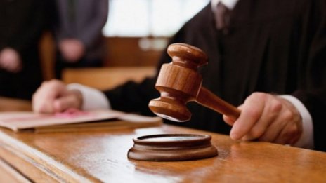 Дилър влиза в затвора, клиентите му също с присъди