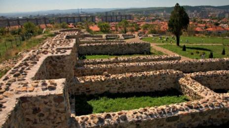 Рекламираме средновековна крепост с Джо Лин Търнър