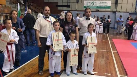 Нови медали за варненци на киокушин