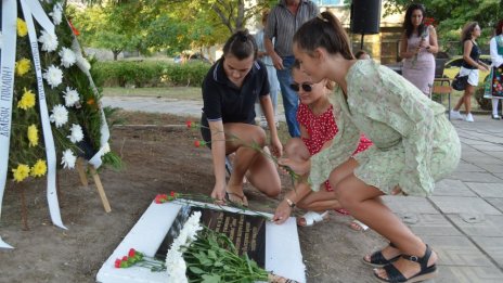 В Девня откриха паметна плоча на хореограф легенда