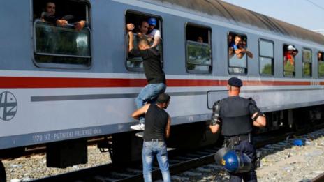 Даваме по €33,23 на месец на бежанец, Гърция – по 0