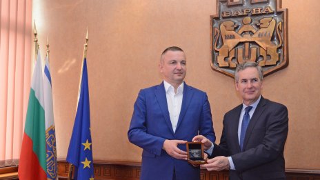 Дипломат благодари на Варна за спасяването на испански учени от българските антарктици