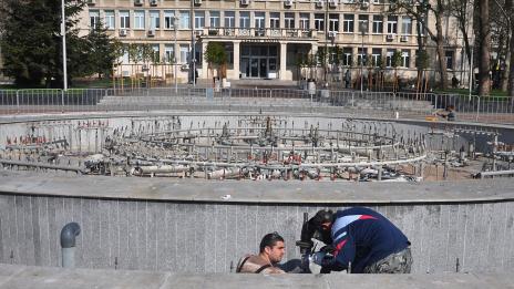 Отново пускат фонтана в центъра