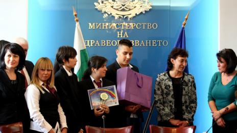 Наградиха победителите в конкурса "Посланици на здравето"