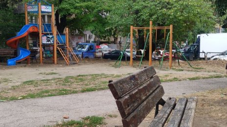 Опасна площадка на на улица "Сава Радулов" във Варна