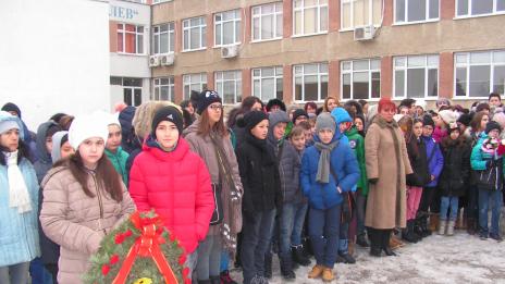 122 г. от рождението на своя патрон отбелязва СУ „Гео Милев“ 