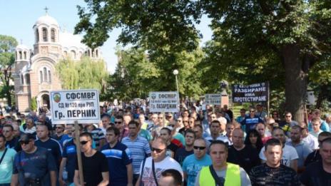 500 като един: Като няма разбиране, има протестиране!