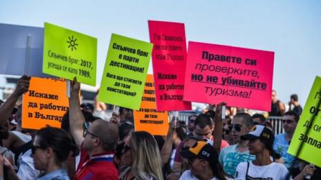 Протестиращите в Слънчев бряг: Не ни гонете към Гърция!