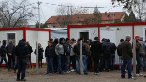 Около 200 души протестират срещу бежанския център в Харманли