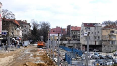 Скриват Дупката с ограда и фотоси от стара Варна