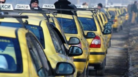 Скок в цената на такситата: Браншът иска 1 лв/км!