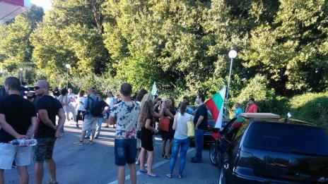 Двайсетина варненци протестираха срещу високите цени на горивата