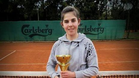 Тина Манолова е шампионка на държавното за девойки