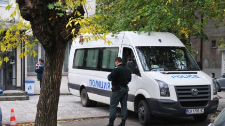 Задържаха микробус с мигранти в Бургас