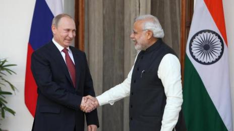 Путин нарече успешно развитието на военно-техническото сътрудничество с Делхи