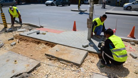 Ремонти на 25 дка улици и тротоари започнаха във Варна