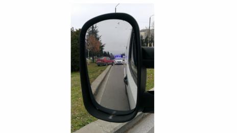 Рено се удари в дърво при каскада във Владиславово