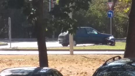 Млад шофьор катастрофира в района на Делфинариума във Варна