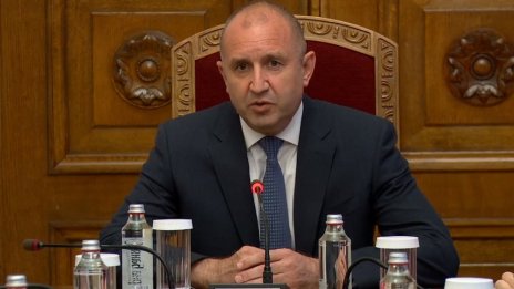 Какво казаха партийните лидери след консултациите с Радев днес