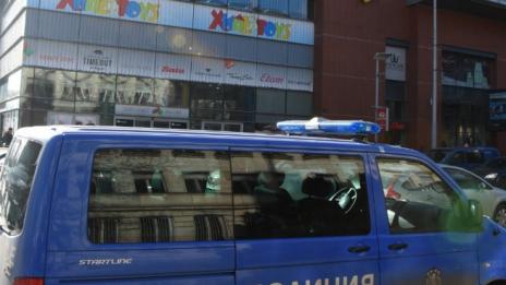 Прибраха в ареста охранителя, който рани с нож 19-годишен  