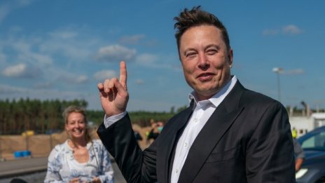 Новата политика на Мъск: Пускаш туит, че COVID-19 е фейк и Twitter ни лук ял, ни…