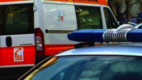 Ад на пътя: Кола с младежи се вряза челно в автомобила на семейство