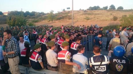 Хиляди бежанци се връщат в Сирия заради Курбан байрама