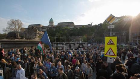 Хиляди протестираха в Будапеща срещу правителствения закон за образованието