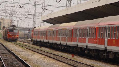 Районният съд във Варна наказа двама за кражба на кабели от ЖП-вагони