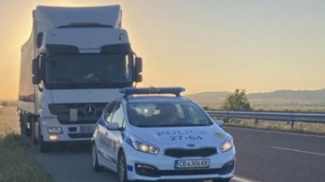 Румънец се преобърна с тир край Летище Варна