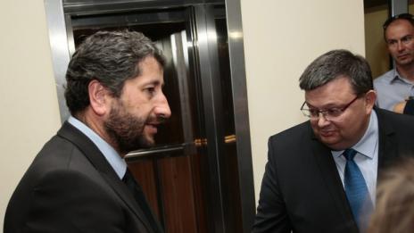 Цацаров и Иванов заровиха томахавките