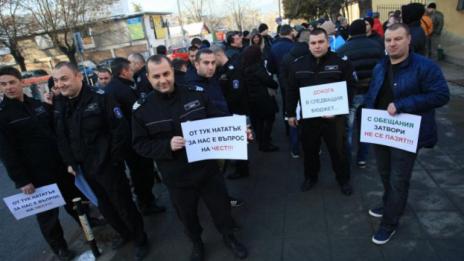 Служителите на затворите: Европа и за нас!