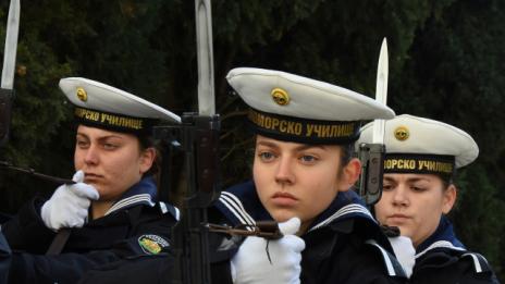 Курсанти от ВВМУ се учат да ръководят