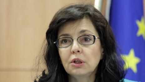 Пипат Конституцията, защото няма доверие между партиите