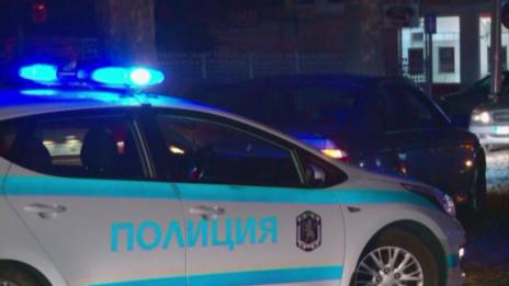Младеж помете възрастна жена на пътя  