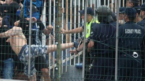 Арестуваха ултраси, готвили нападение над протестиращи роми
