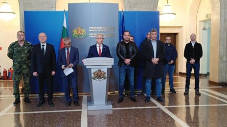 Денков: В над 1000 населени места все още няма ток