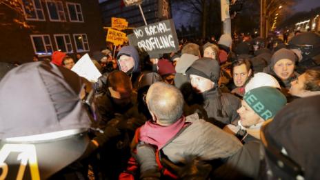 Сблъсъци между полиция и протестиращи срещу "Алтернатива за Германия" в Хановер