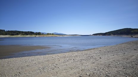 Земеделците алармират: От 35 години не са виждали такава суша