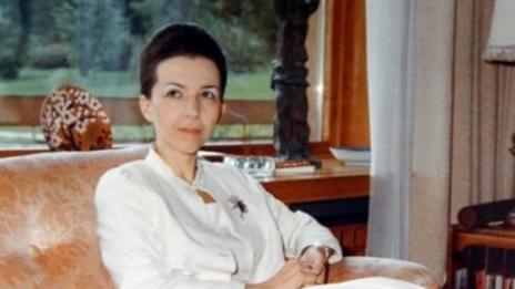 Подбрани храни в малки количества и странен сок… Диетата на Людмила