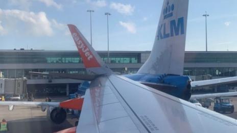 Два самолета се сблъскаха на летището в Амстердам