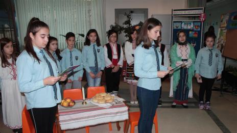 Денят на християнското семейство отбелязаха в СУ „Пейо Кр. Яворов“ (СНИМКИ)